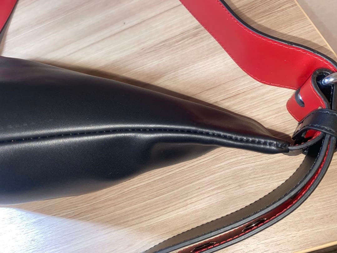 ヴィヴィアンウエストウッド PUNK変形ボデ イバッグ