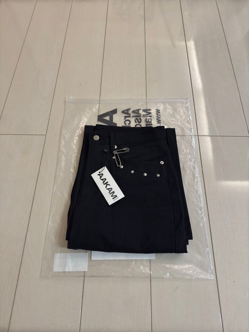 aakam Multi Studded Cotton Pants (Black）