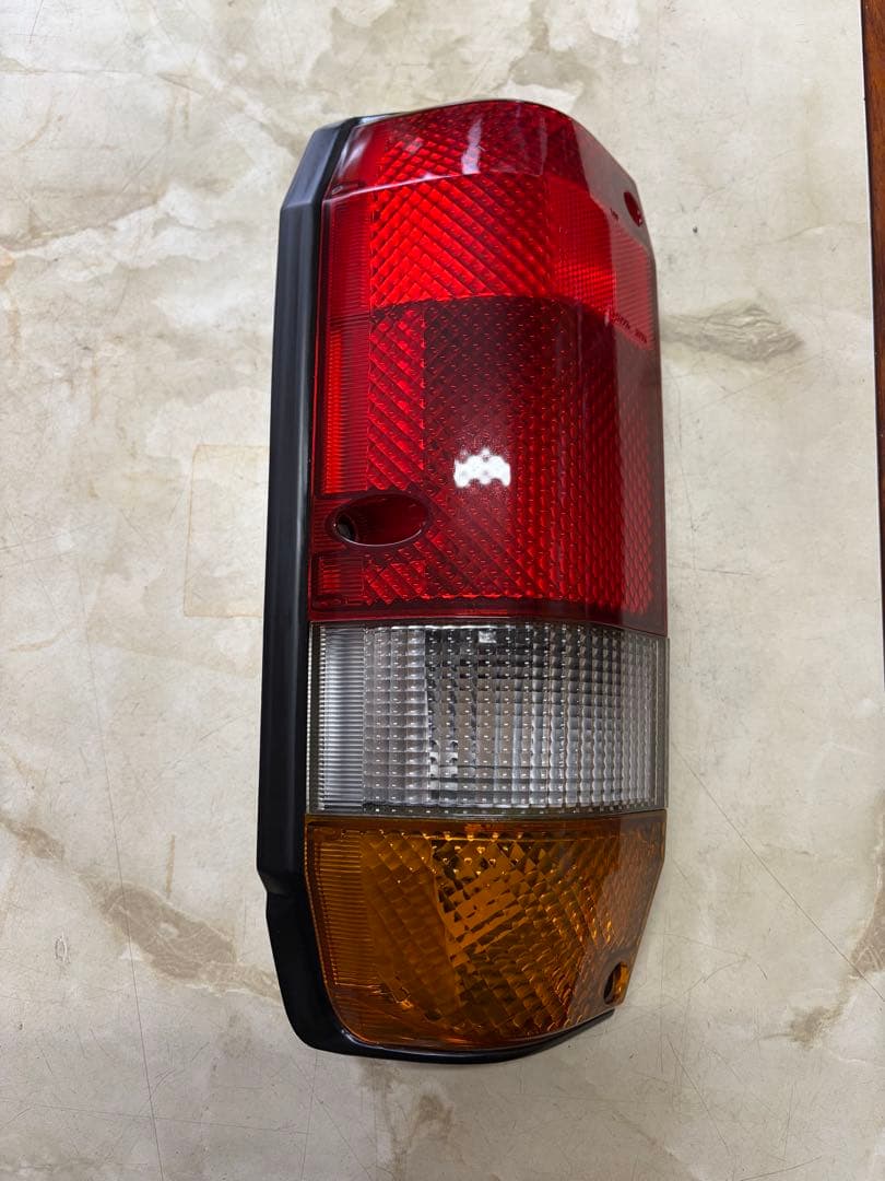 トヨタ ランドクルーザー 78プラド テールランプ 赤 オレンジ クリアレンズ