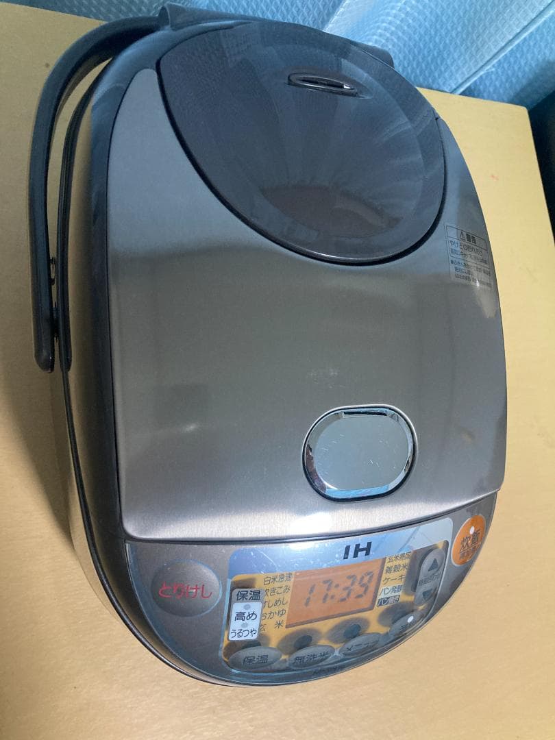 ZOJIRUSHI 炊飯器 NP-VN10 2018　年製　5.5合炊き