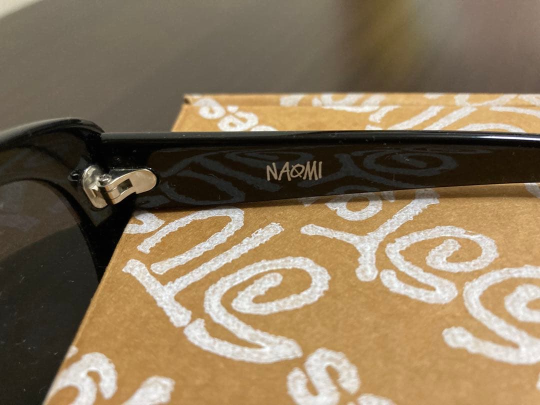 【美品】STUSSY NAOMI サングラス 黒 ステューシー◻️箱,ケース付