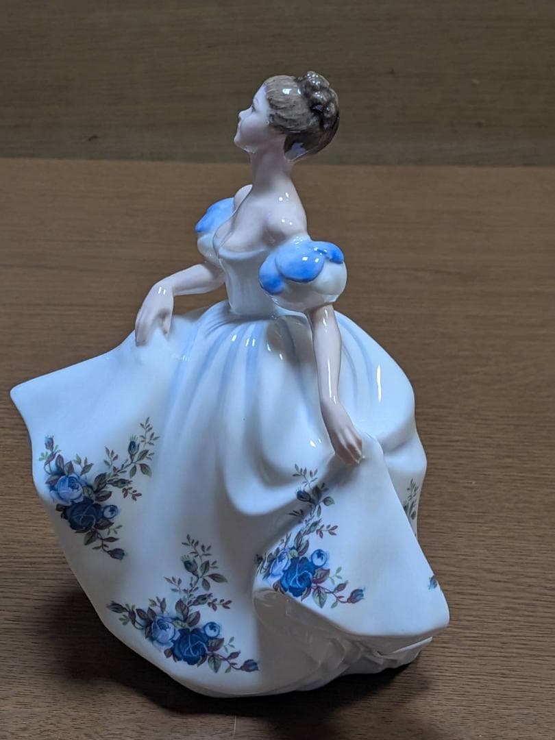 i2 ロイヤルドルトン ベアトリス 陶器人形