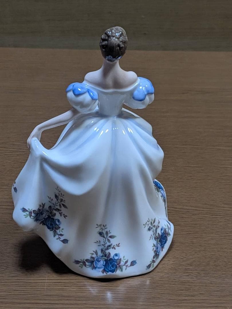 i2 ロイヤルドルトン ベアトリス 陶器人形