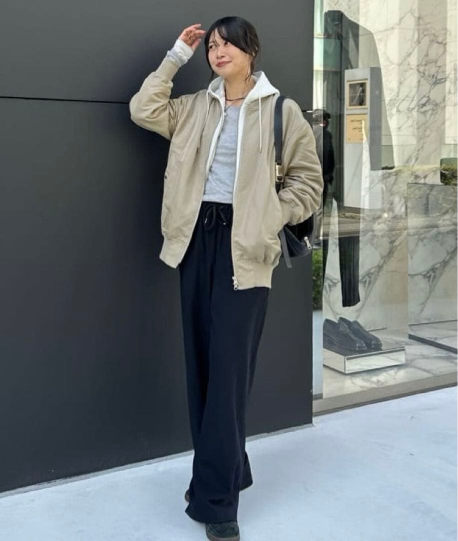 美品☆RIVE DROITE カーブボディバッグ レザー　ブラック　リヴドロワ