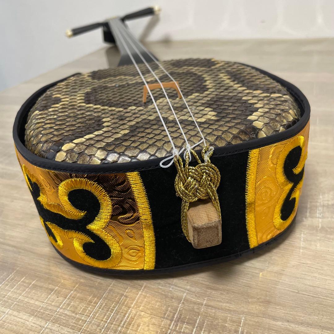 ★美品★ 沖縄三線 本蛇皮 三味線 胴巻き 和楽器　本蛇革