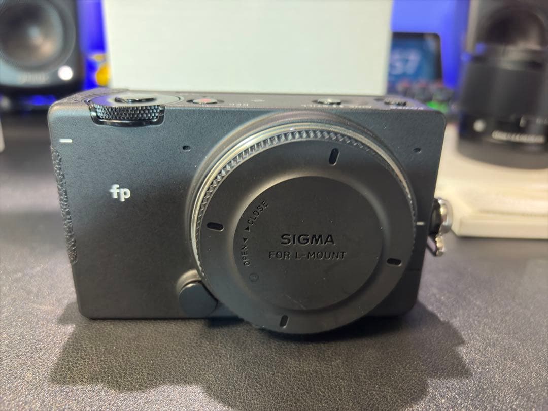 Sigma fp ミラーレスカメラ 本体+45mmレンズ＋おまけ