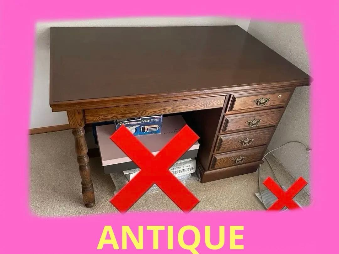 アンティークな勉強机になります。 値段交渉可能です。