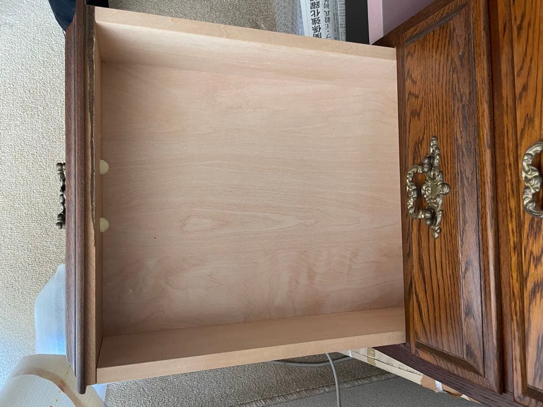 アンティークな勉強机になります。 値段交渉可能です。