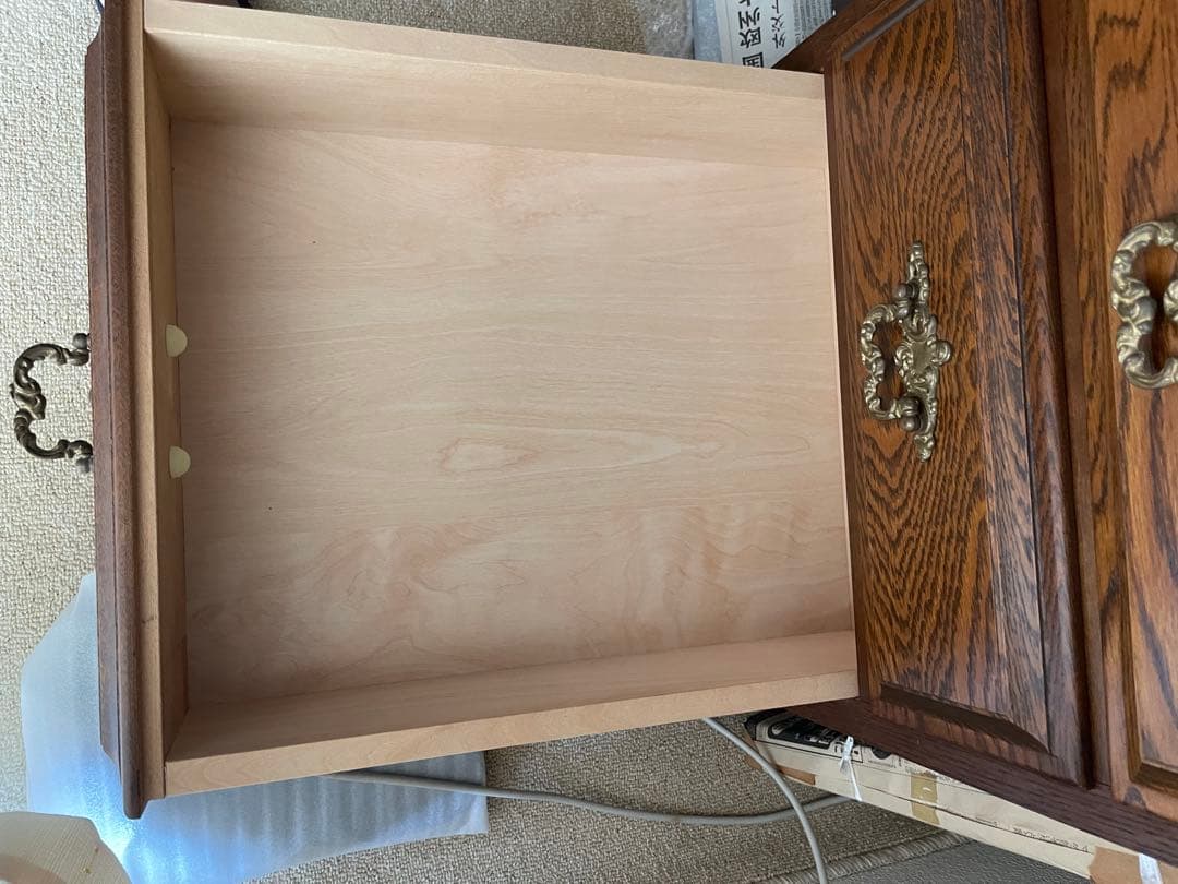 アンティークな勉強机になります。 値段交渉可能です。