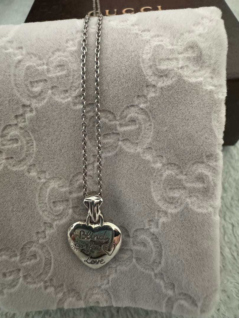 GUCCI ハート型シルバーネックレス