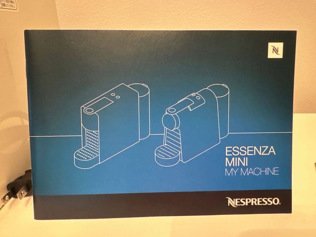 説明書あり　ネスプレッソ エッセンサミニ 容量0.6L C30-WH-W