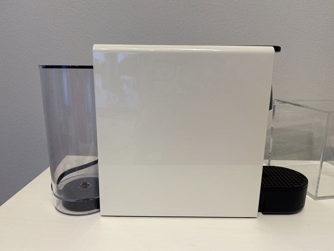 説明書あり　ネスプレッソ エッセンサミニ 容量0.6L C30-WH-W