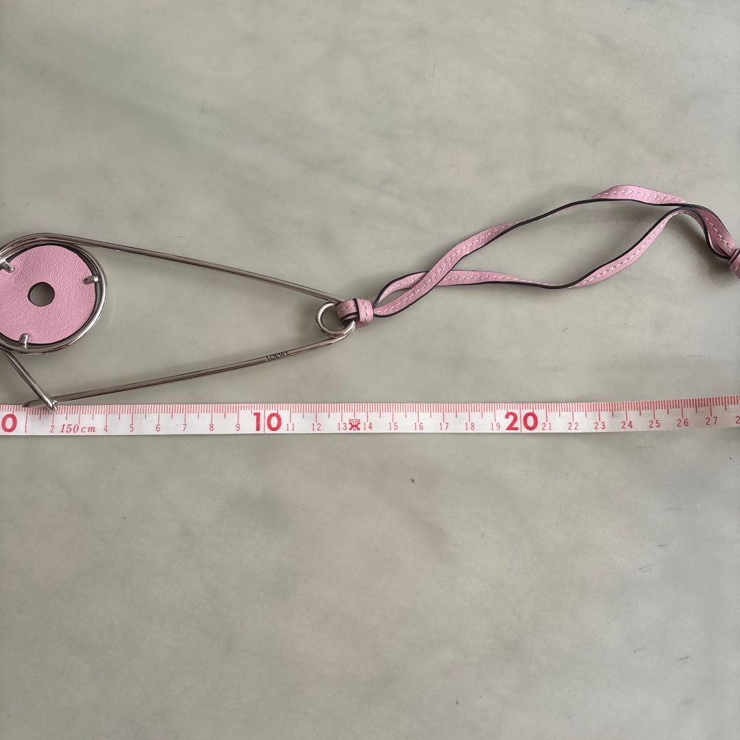 LOEWE ロエベ　ピン型アクセサリー