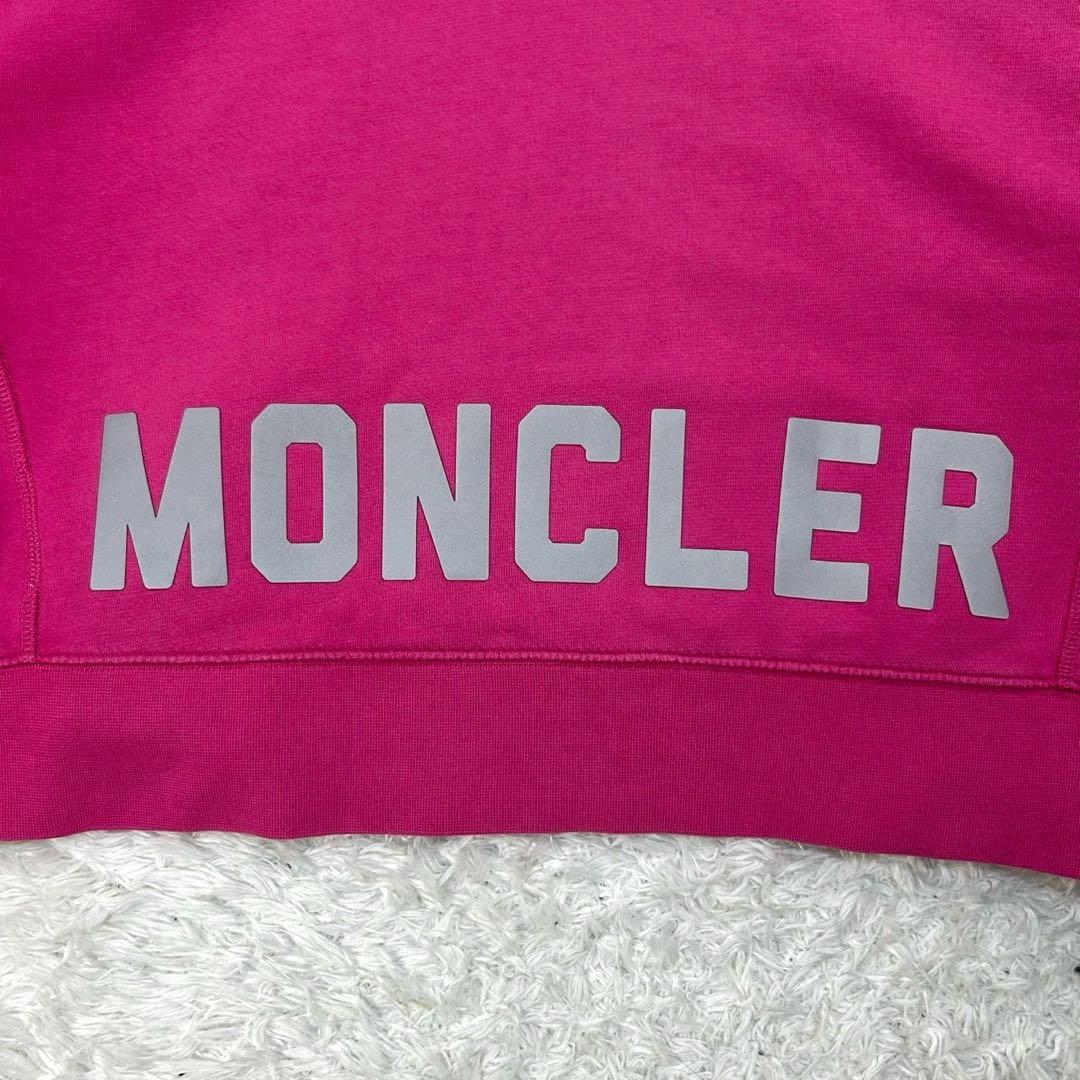 5642【希少デザイン】モンクレール☆リフレクターロゴ入りクロップド丈パーカー