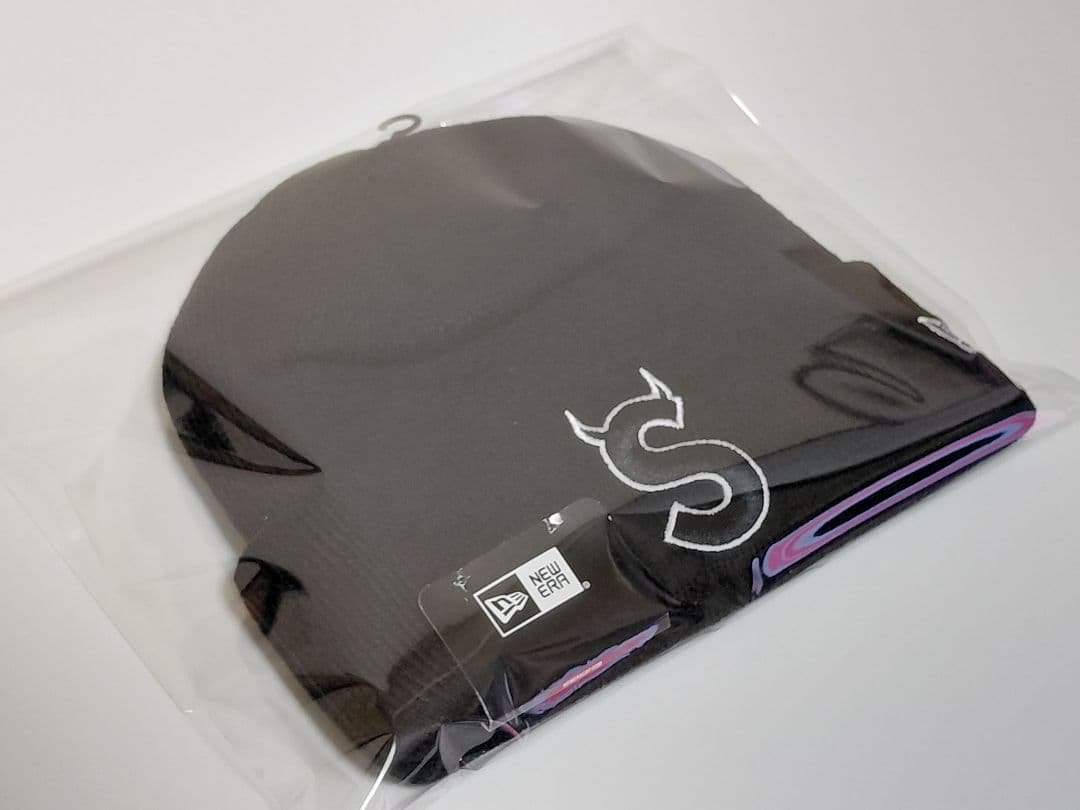 【新品】 Supreme × New Era　ツノ S Logo　Beanie