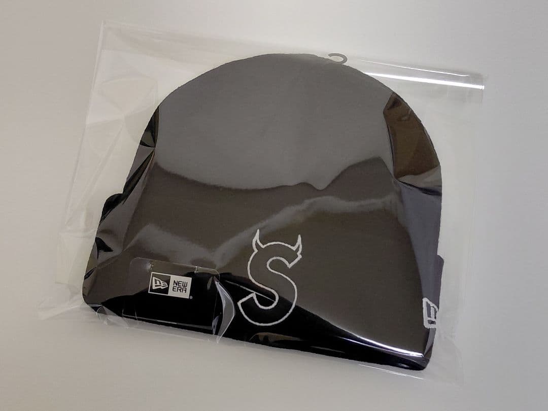 【新品】 Supreme × New Era　ツノ S Logo　Beanie