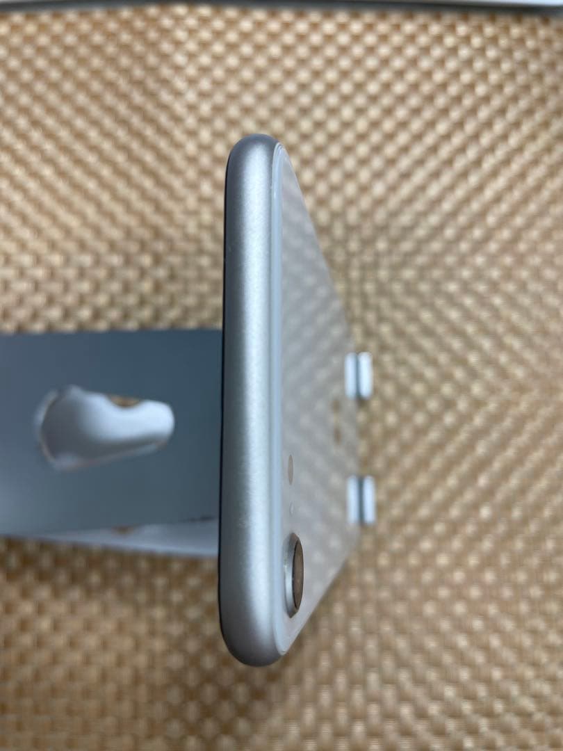 iPhone SE 第3世代 64GBスターライトSIMフリー【1552】