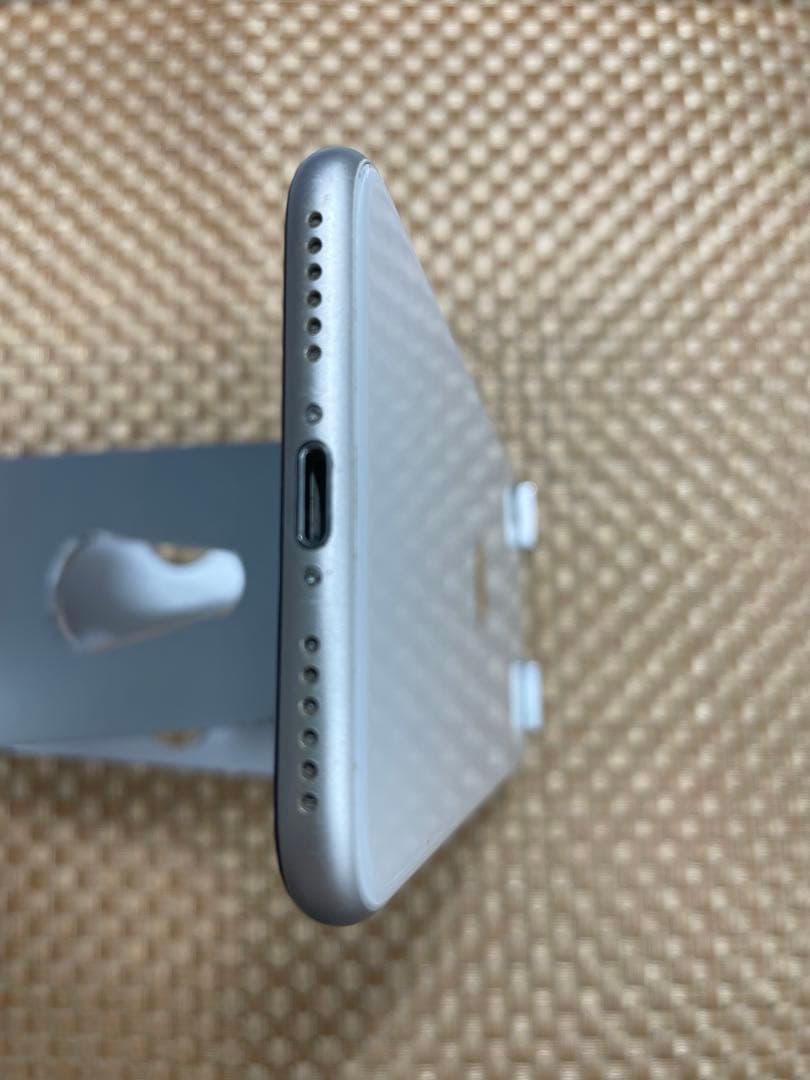 iPhone SE 第3世代 64GBスターライトSIMフリー【1552】