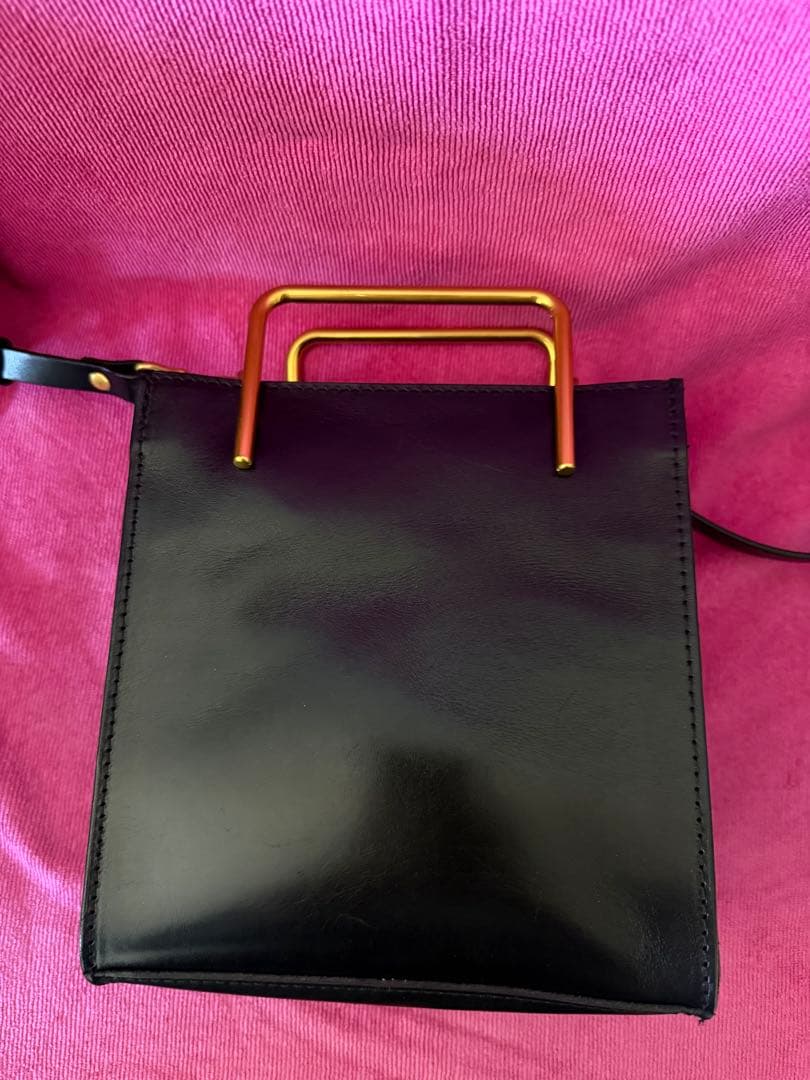 Emma aura ブラックレザー ハンドバッグ