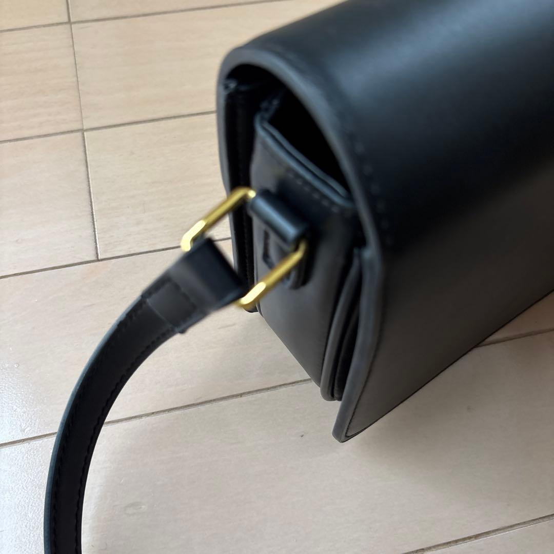 週末限定お値下げ⭐︎ブラックショルダーバッグ レディース　ゴールド金具