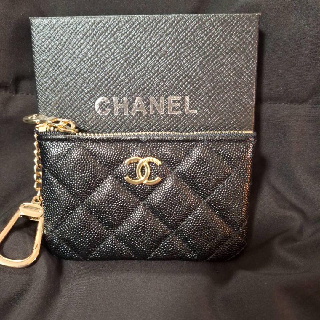 大人気‼️CHANELゴールドロゴ キルティングケース ノベルティ♡