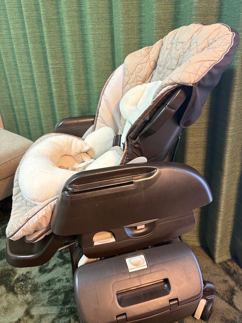 Combi コンビ CWL ネムリラ　AT オートスウィング　電動チェア