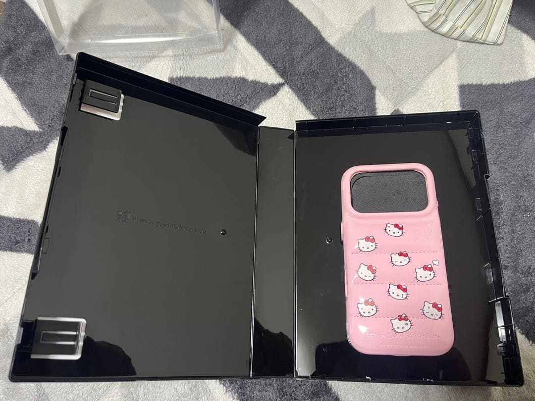 urbansophistication iPhone17Pro キティ ピンク