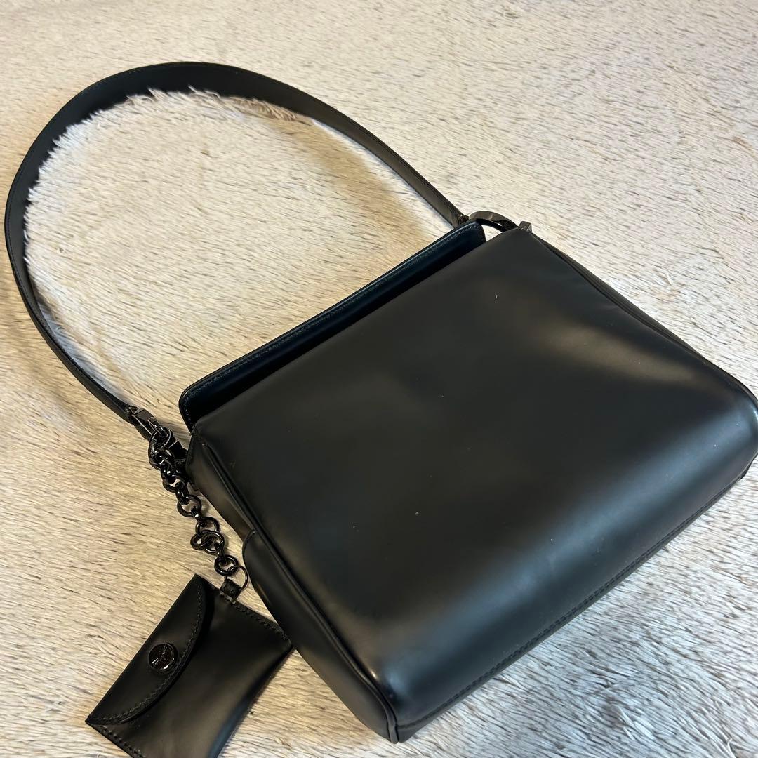 FERRAGAMO フェラガモ　ガンチーニ　ハンドバッグ　レザーバッグ　ポーチ付