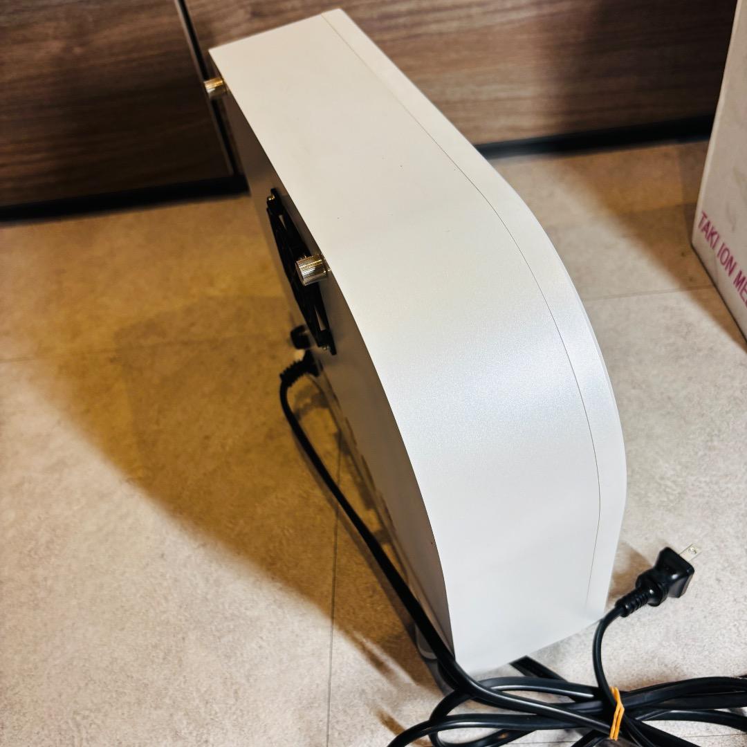 滝風イオンメディック　　マイナスイオン発生器　ホワイト　オゾン