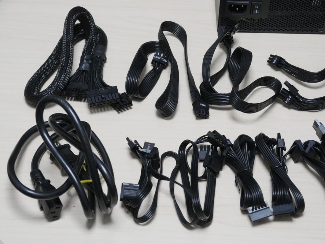 電源ユニット Cooler Master V1000 80 PLUS Gold