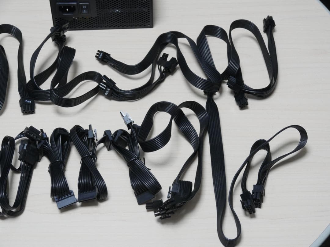 電源ユニット Cooler Master V1000 80 PLUS Gold