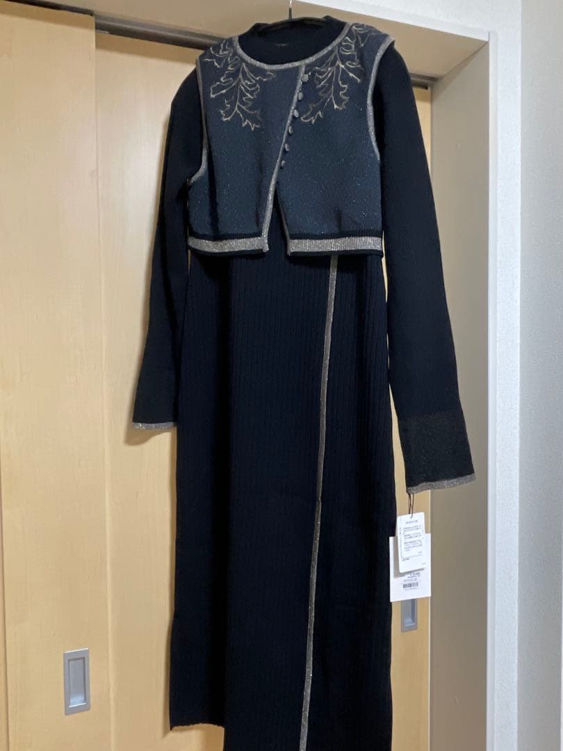 新品　PUBLIC TOKYO エンブロイダリーニットワンピース　タグ付き