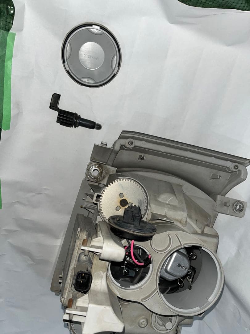 V*P様 中古 いすゞ純正 左 ヘッドライト KOITO 110-21872 2