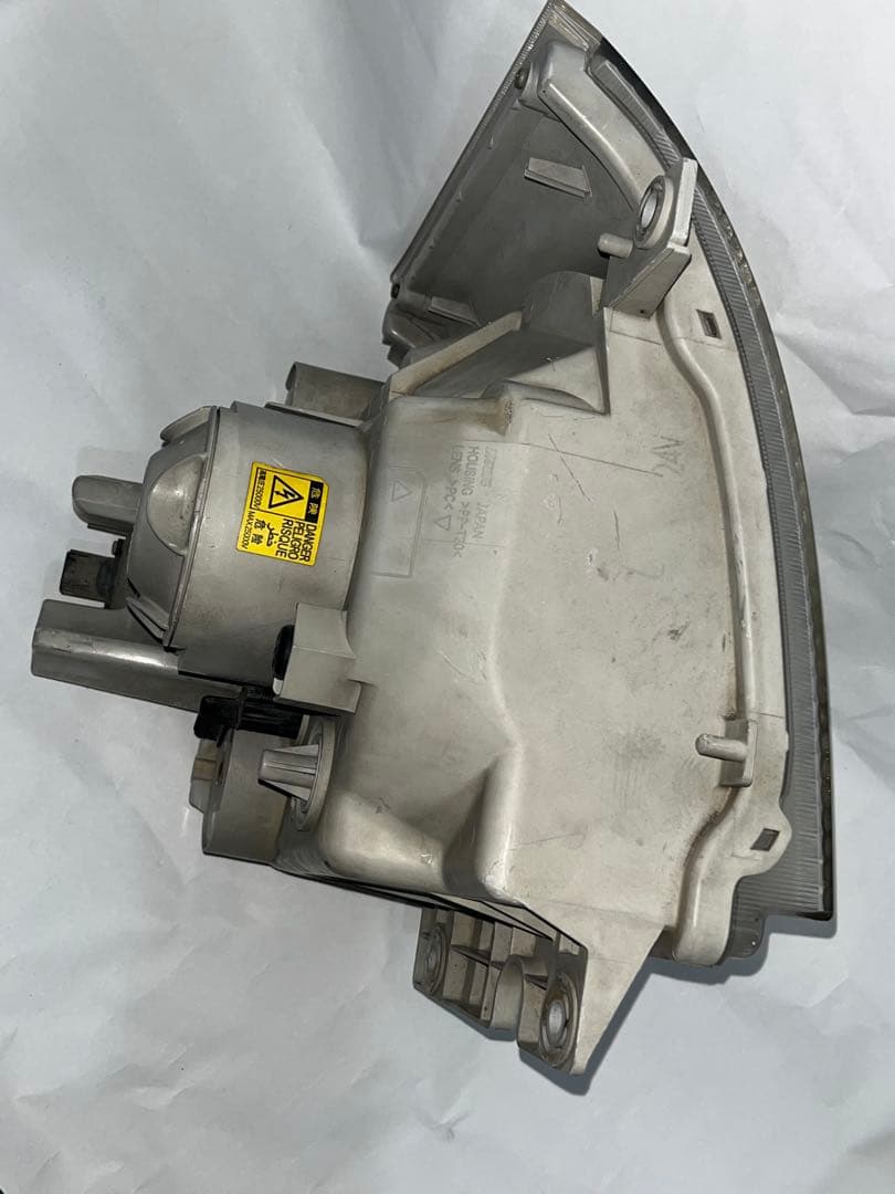 V*P様 中古 いすゞ純正 左 ヘッドライト KOITO 110-21872 2
