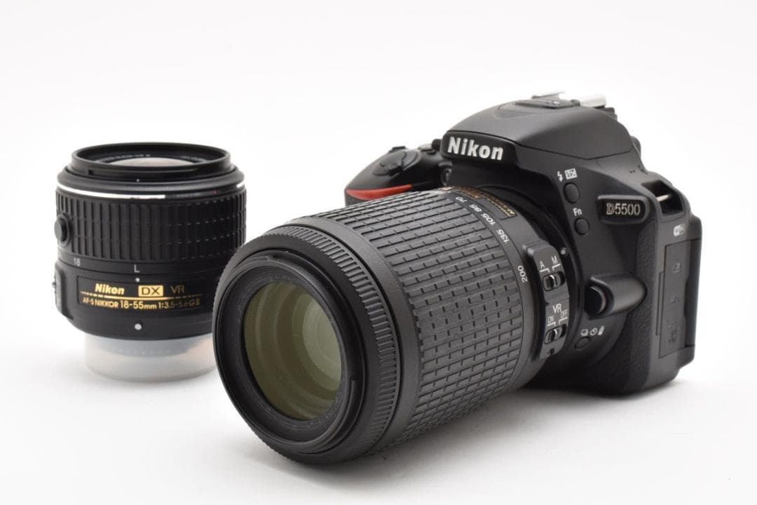 超美品 4233ショット　Nikon　D5500　ダブルレンズ 　Wi-Fi搭載