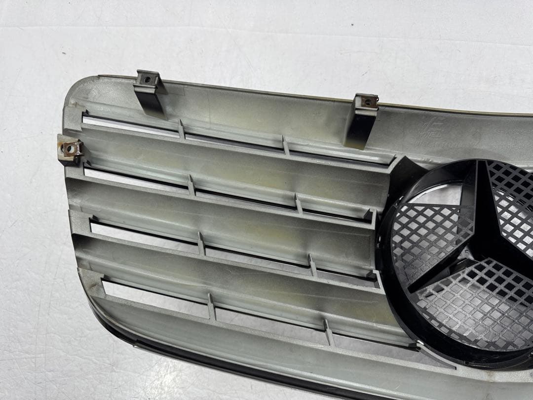 ベンツ Eクラス W211 後期 SLルックグリル ブラック