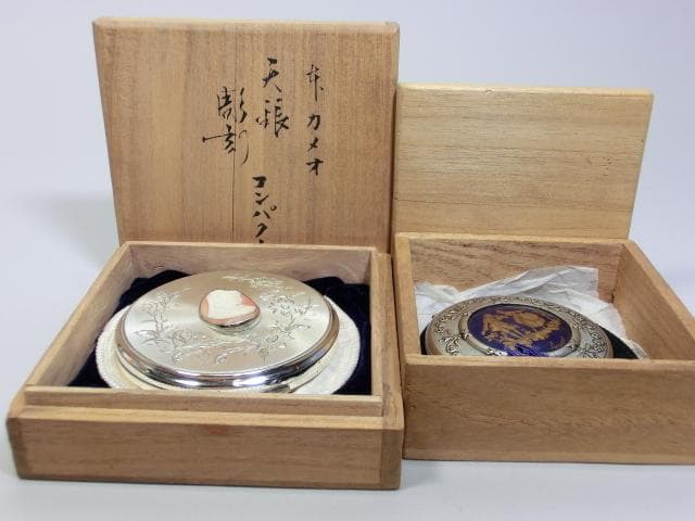 コンパクト■女カメオ純天銀 99.97％ 彫刻 CROWN Limagos 化粧