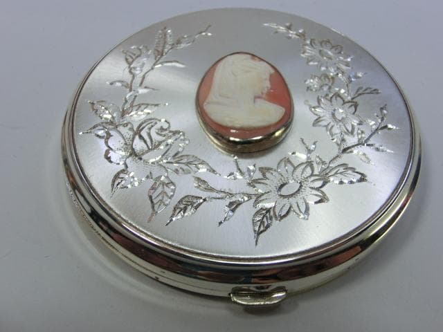 コンパクト■女カメオ純天銀 99.97％ 彫刻 CROWN Limagos 化粧