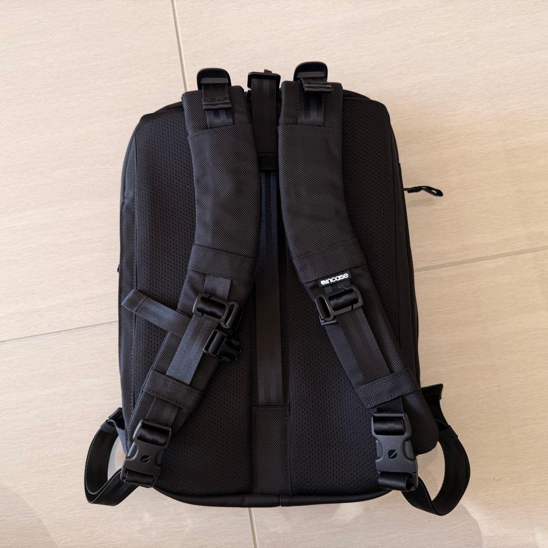 Incase Tracks Two-way Brief中古美品