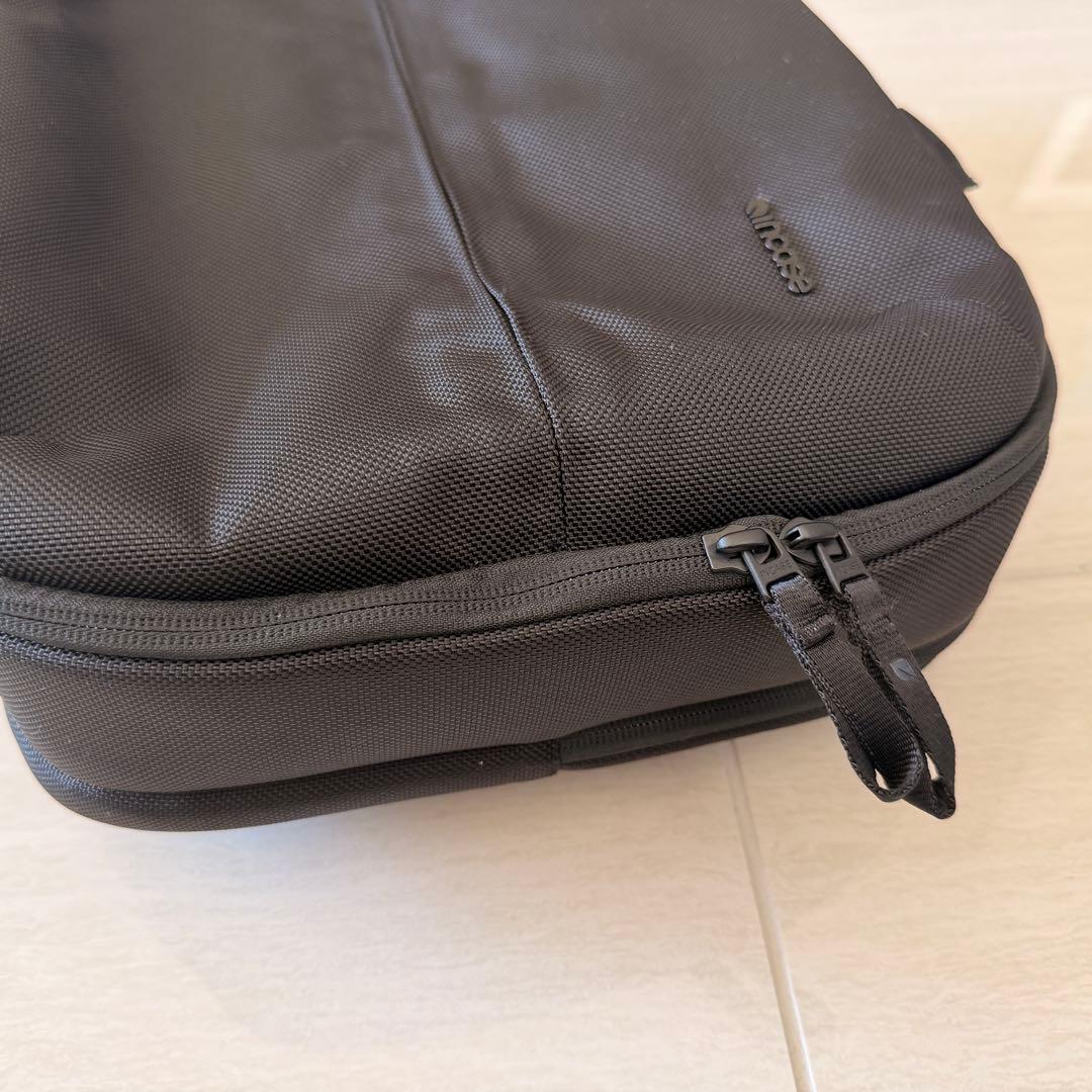 Incase Tracks Two-way Brief中古美品