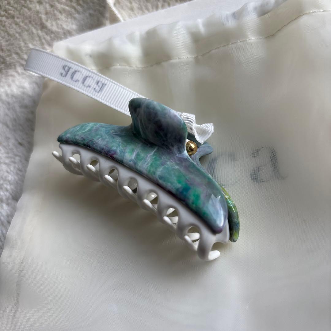 アッカ　accaエメラルドグリーンのマーブルと白　美品Mサイズ