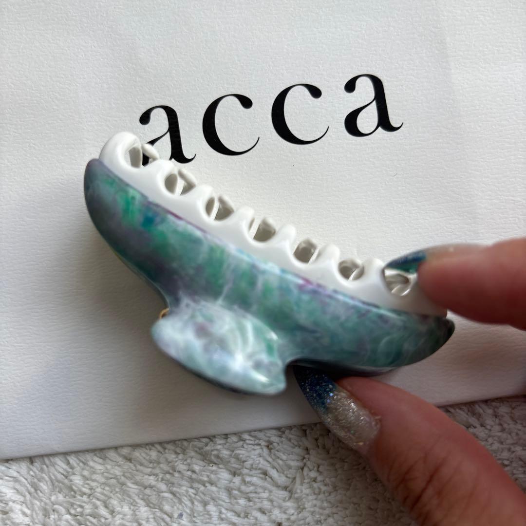 アッカ　accaエメラルドグリーンのマーブルと白　美品Mサイズ