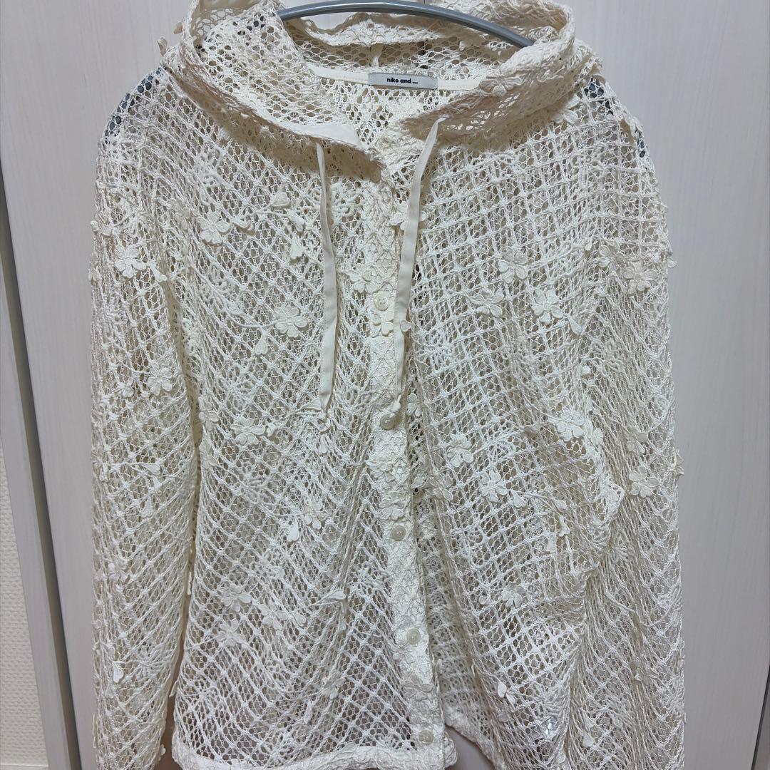 今期　niko and 3Dフラワーメッシュフーディー