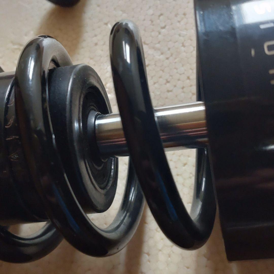 マ*ル様 PROGRESSIVE サスペンション 黒