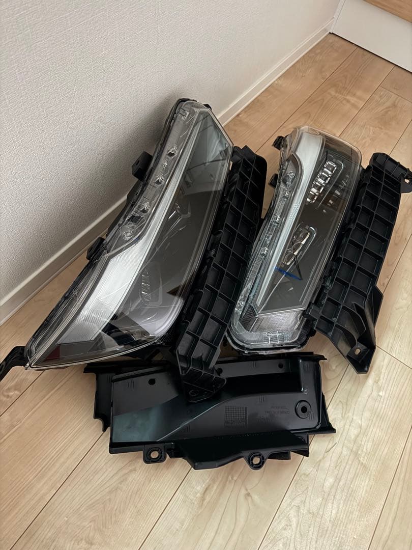 【新品未使用】ヘッドライト 2個セット HONDA WR-V 純正