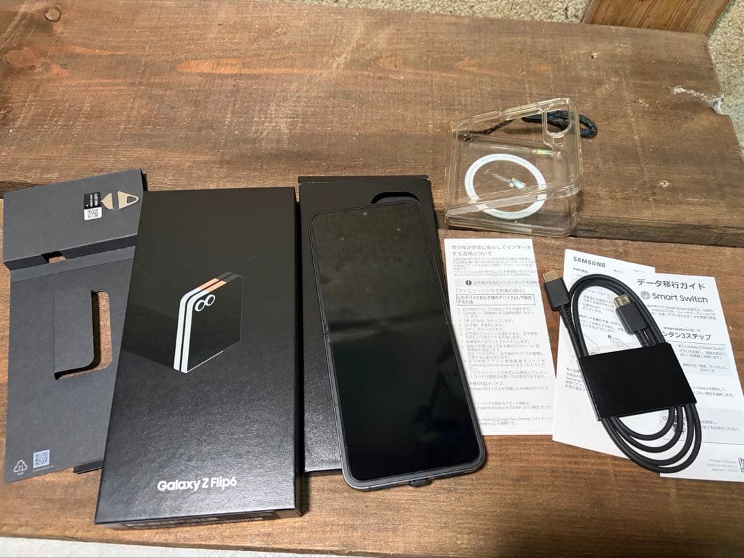 Samsung Galaxy Z Flip6 256GB スペシャルカーボン