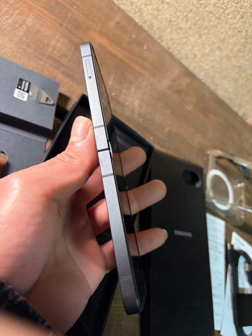 Samsung Galaxy Z Flip6 256GB スペシャルカーボン