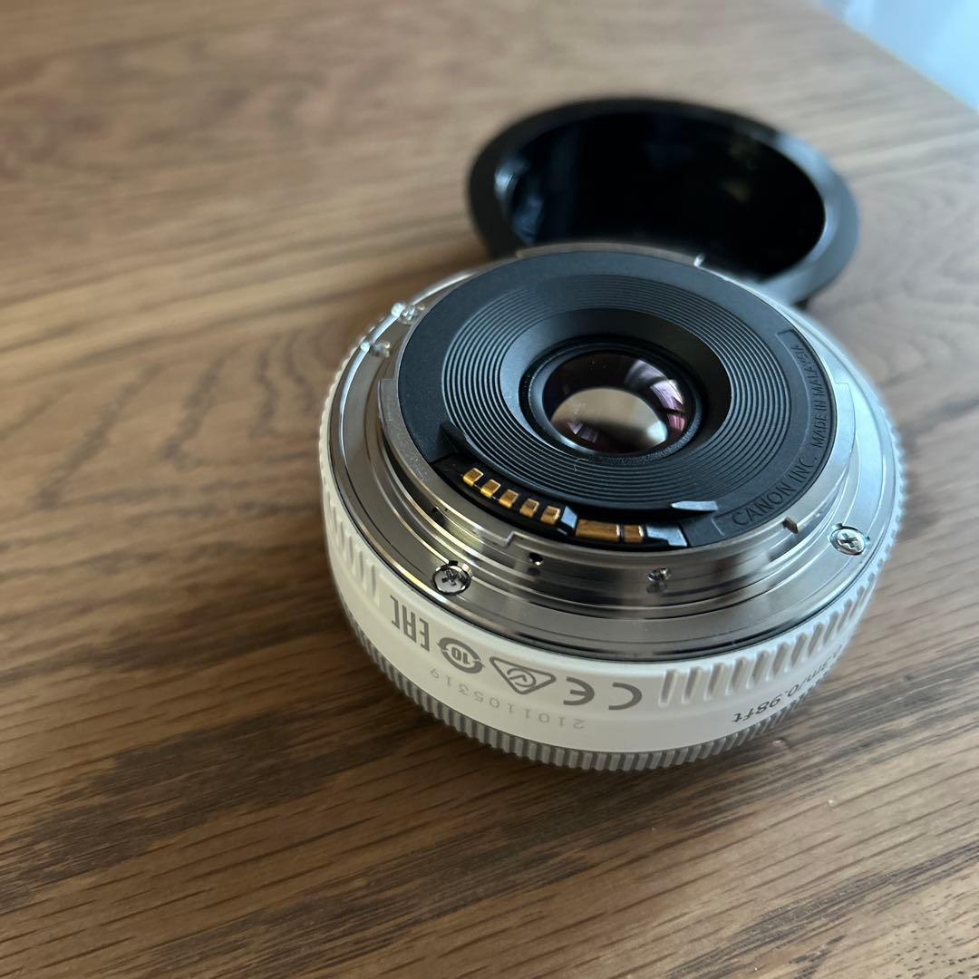 Canon EF 40mm f/2.8 STM レンズ　ホワイト