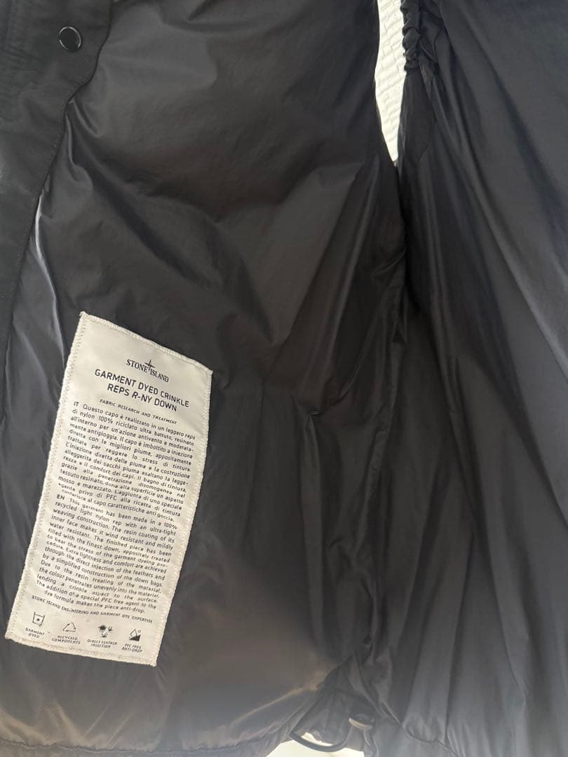 ストーンアイランド ブラック ダウンベスト