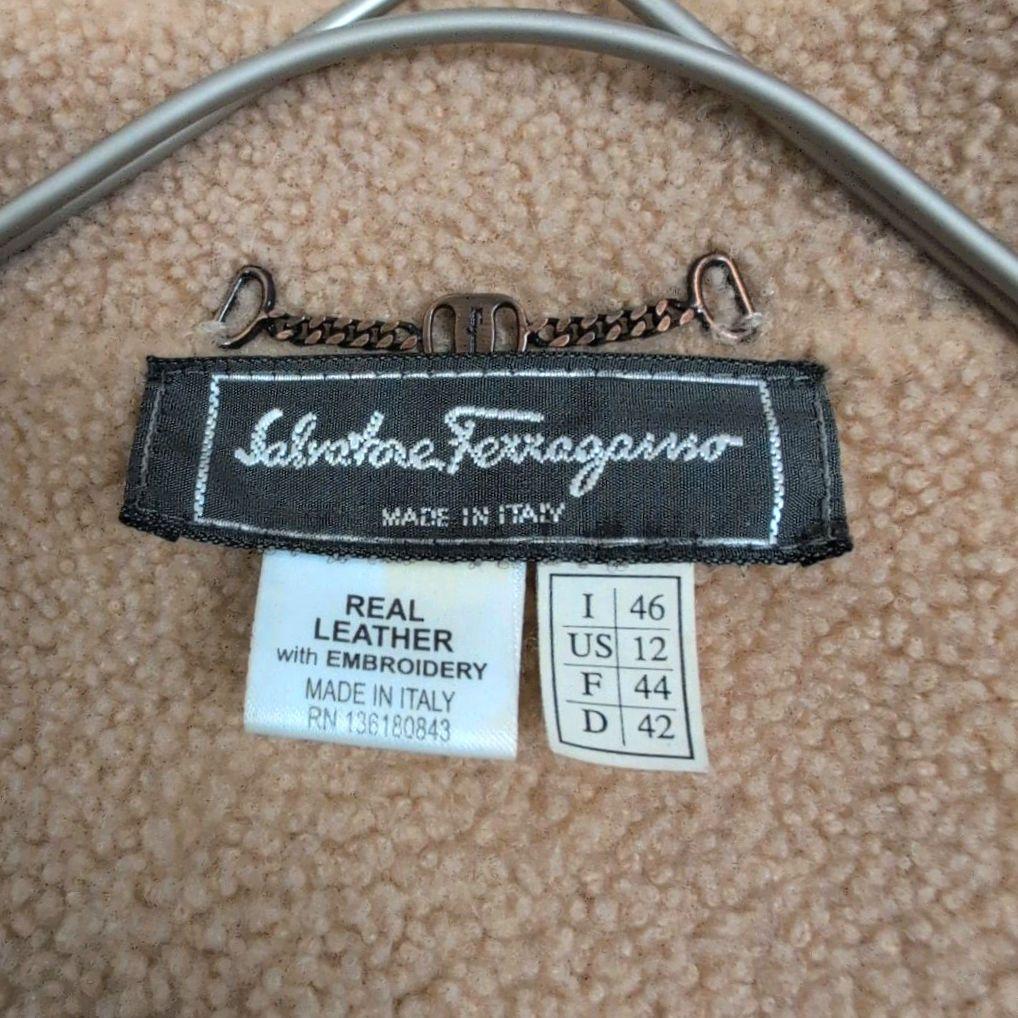 サルヴァトーレフェラガモ　レディース　レザージャケット　ガンチーニ　イタリア製